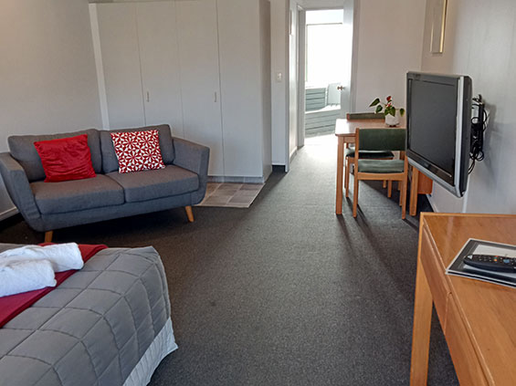 Mineral Spa Studio living area