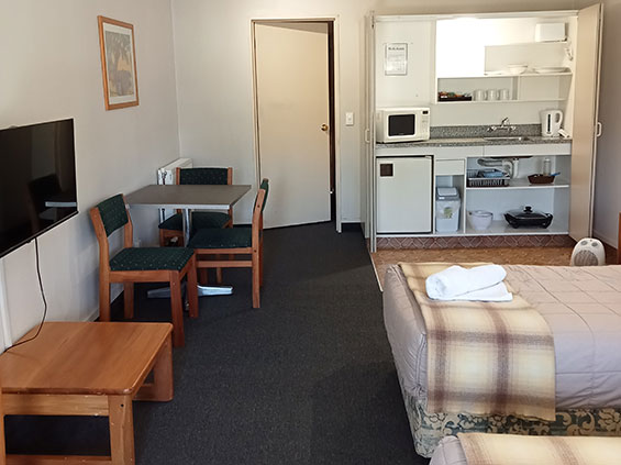 Mineral Spa Twin kitchenette